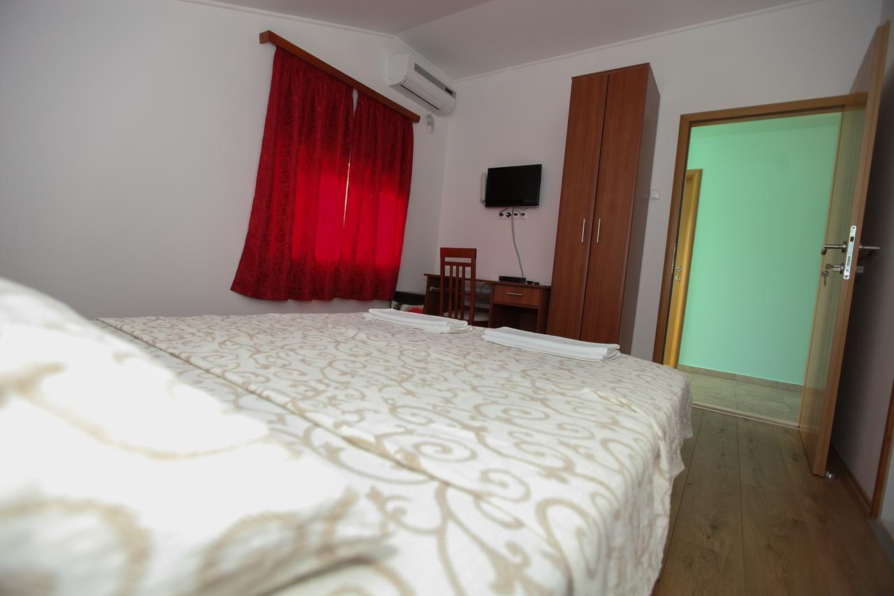 Ninkovic Otel Trebin Dış mekan fotoğraf