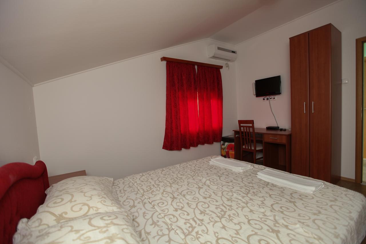 Ninkovic Otel Trebin Dış mekan fotoğraf
