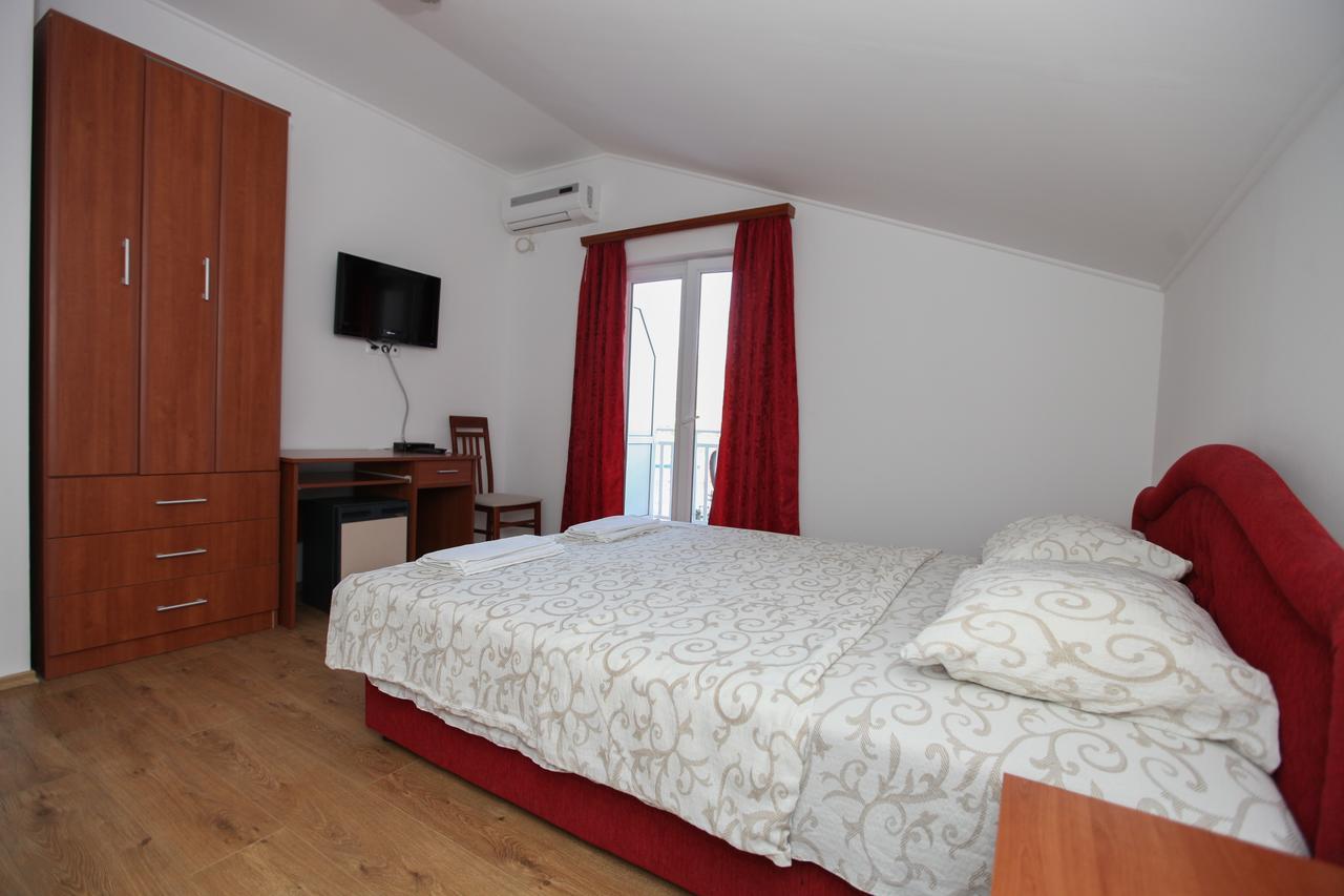 Ninkovic Otel Trebin Dış mekan fotoğraf