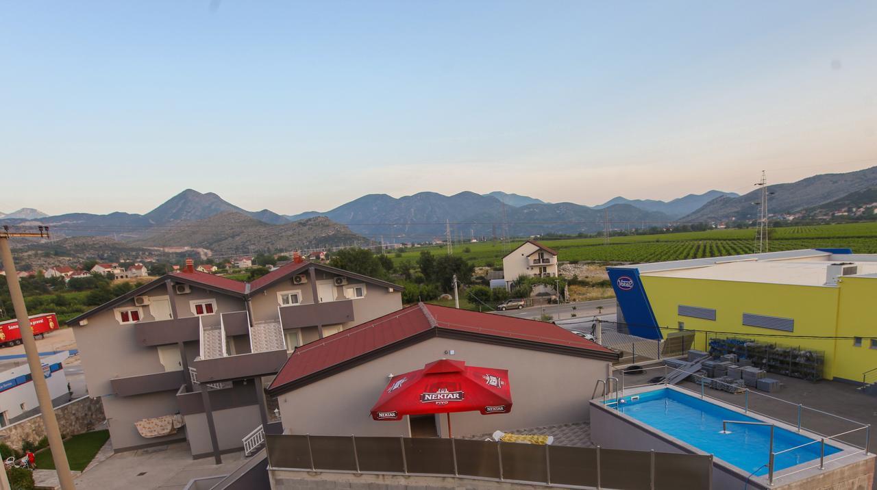 Ninkovic Otel Trebin Dış mekan fotoğraf
