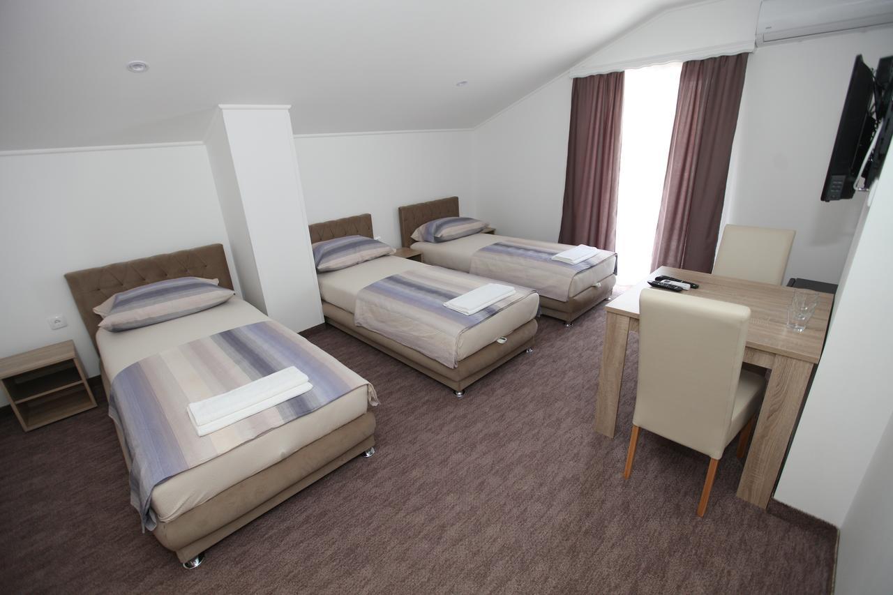 Ninkovic Otel Trebin Dış mekan fotoğraf