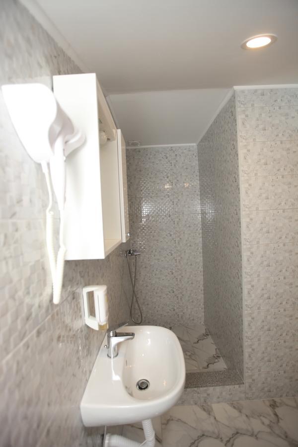 Ninkovic Otel Trebin Dış mekan fotoğraf