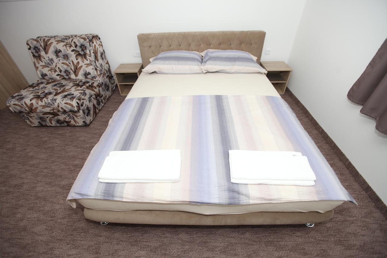 Ninkovic Otel Trebin Dış mekan fotoğraf