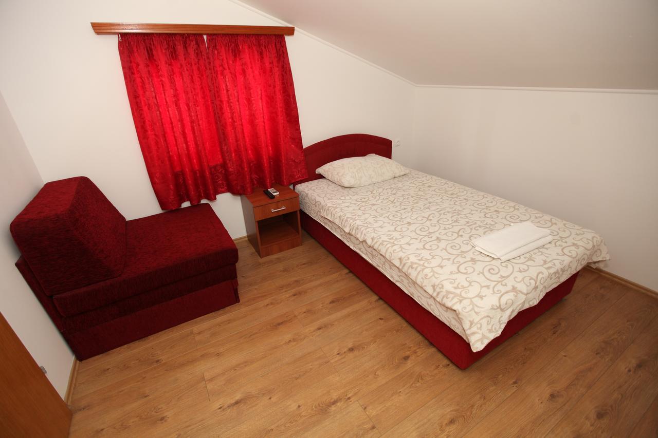 Ninkovic Otel Trebin Dış mekan fotoğraf