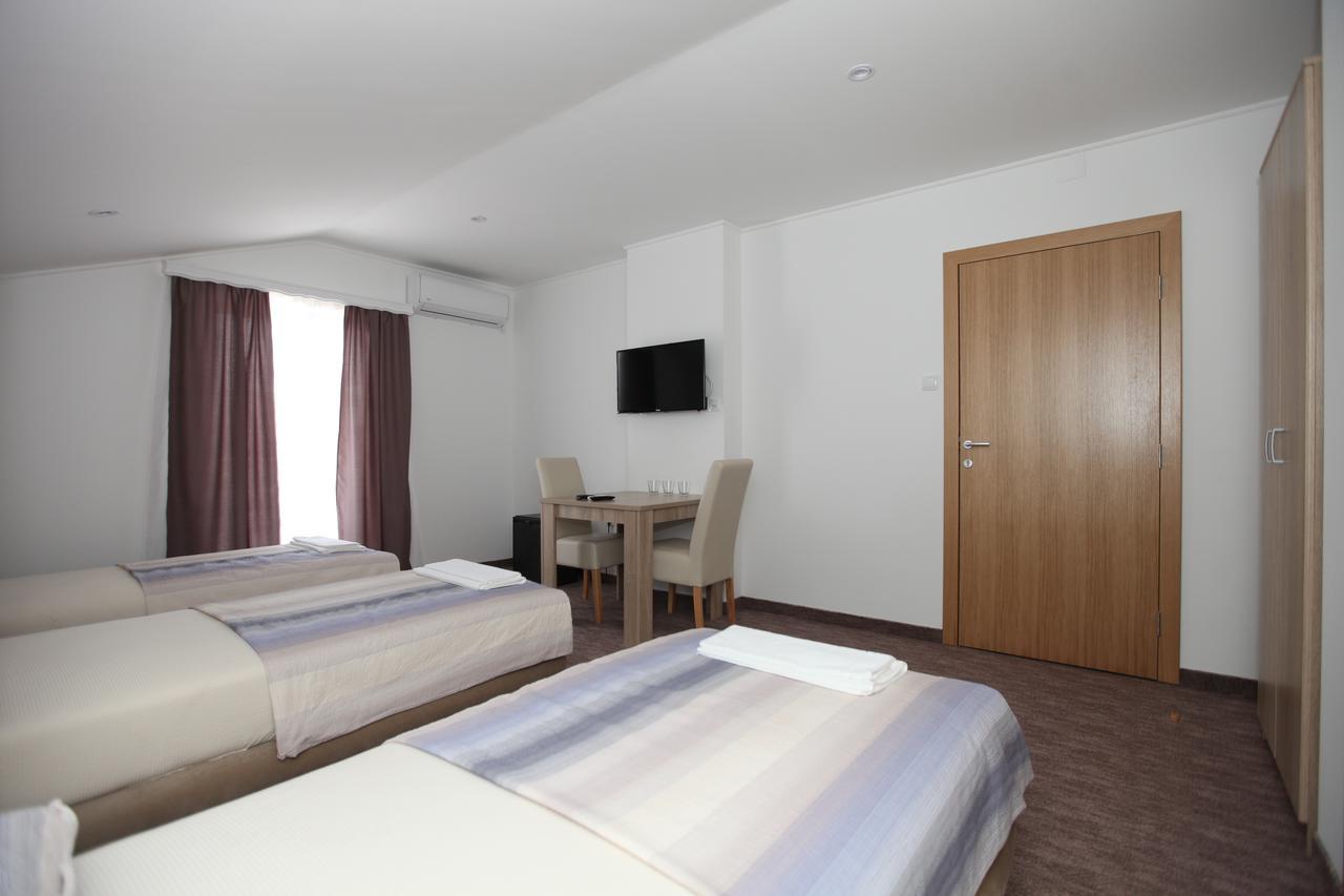 Ninkovic Otel Trebin Dış mekan fotoğraf