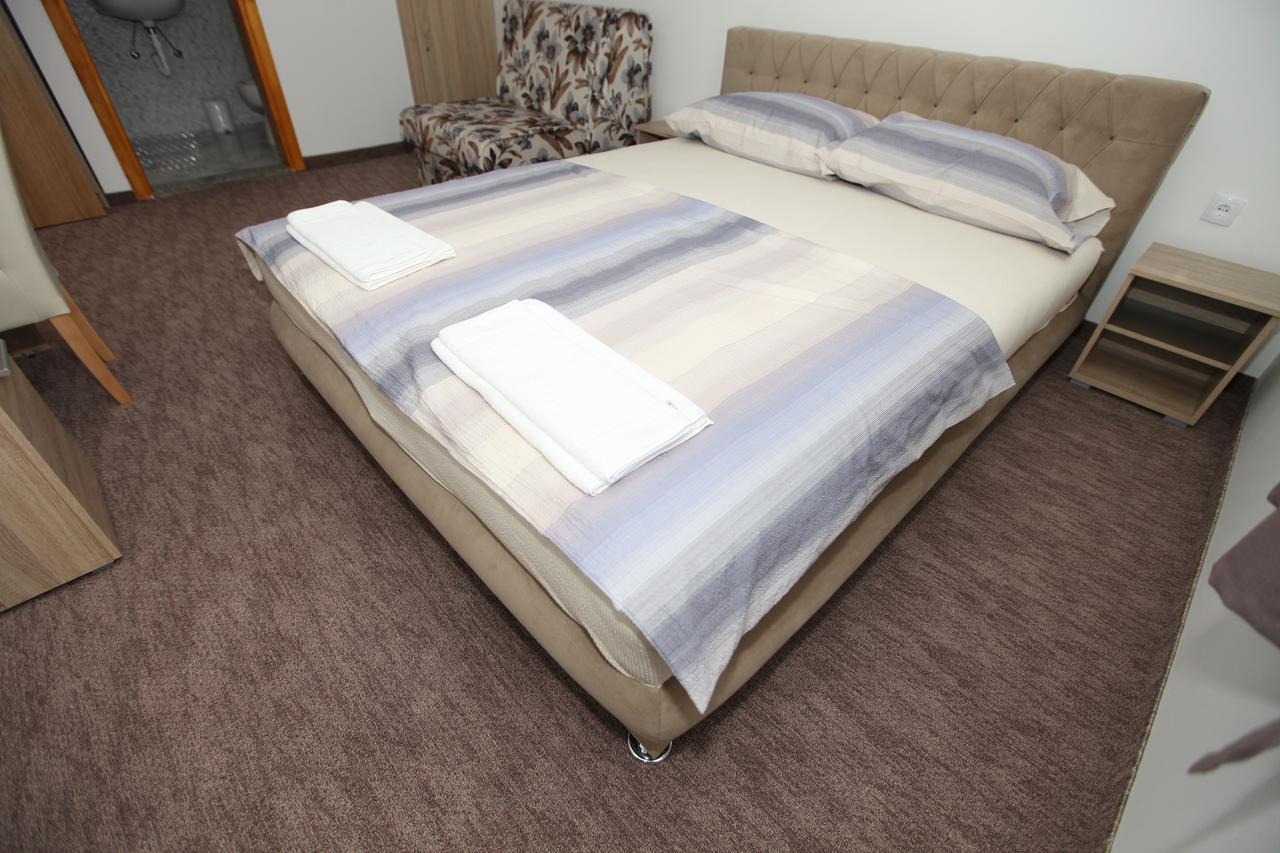 Ninkovic Otel Trebin Dış mekan fotoğraf