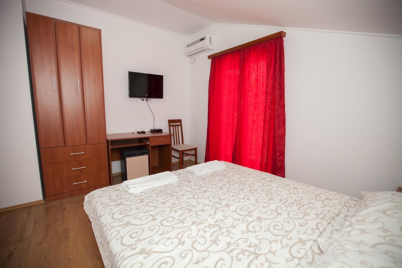 Ninkovic Otel Trebin Dış mekan fotoğraf