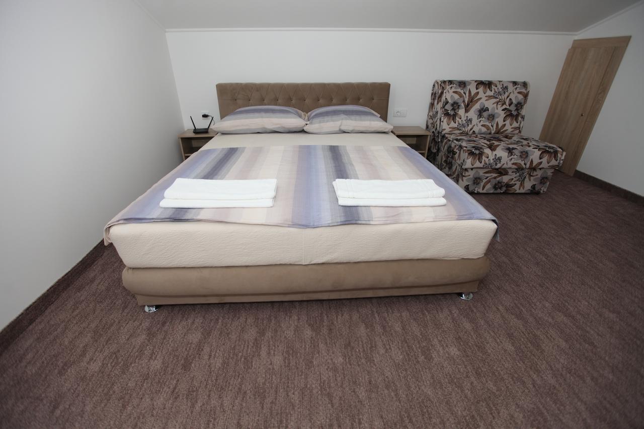 Ninkovic Otel Trebin Dış mekan fotoğraf