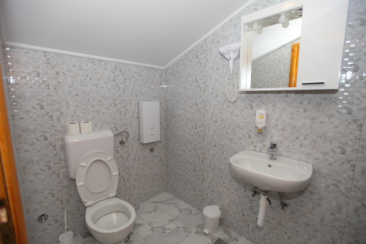 Ninkovic Otel Trebin Dış mekan fotoğraf