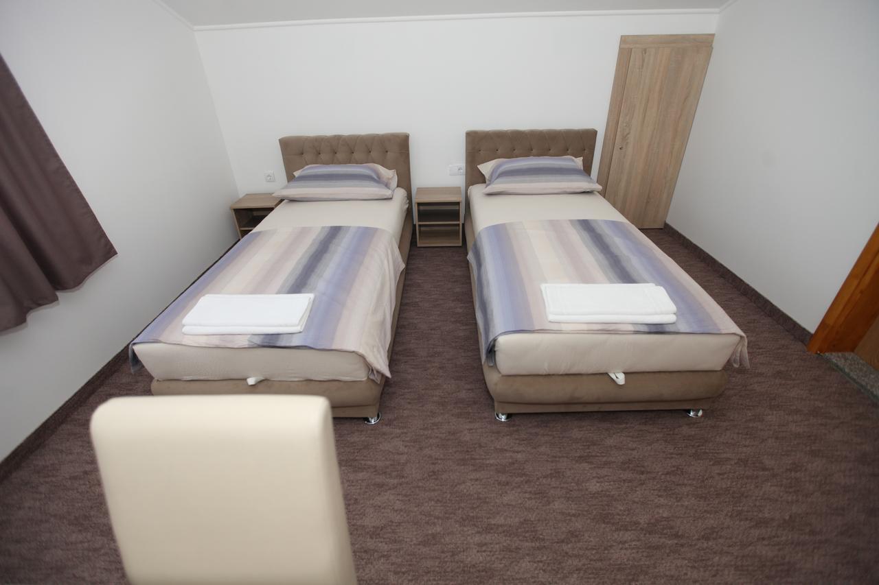 Ninkovic Otel Trebin Dış mekan fotoğraf