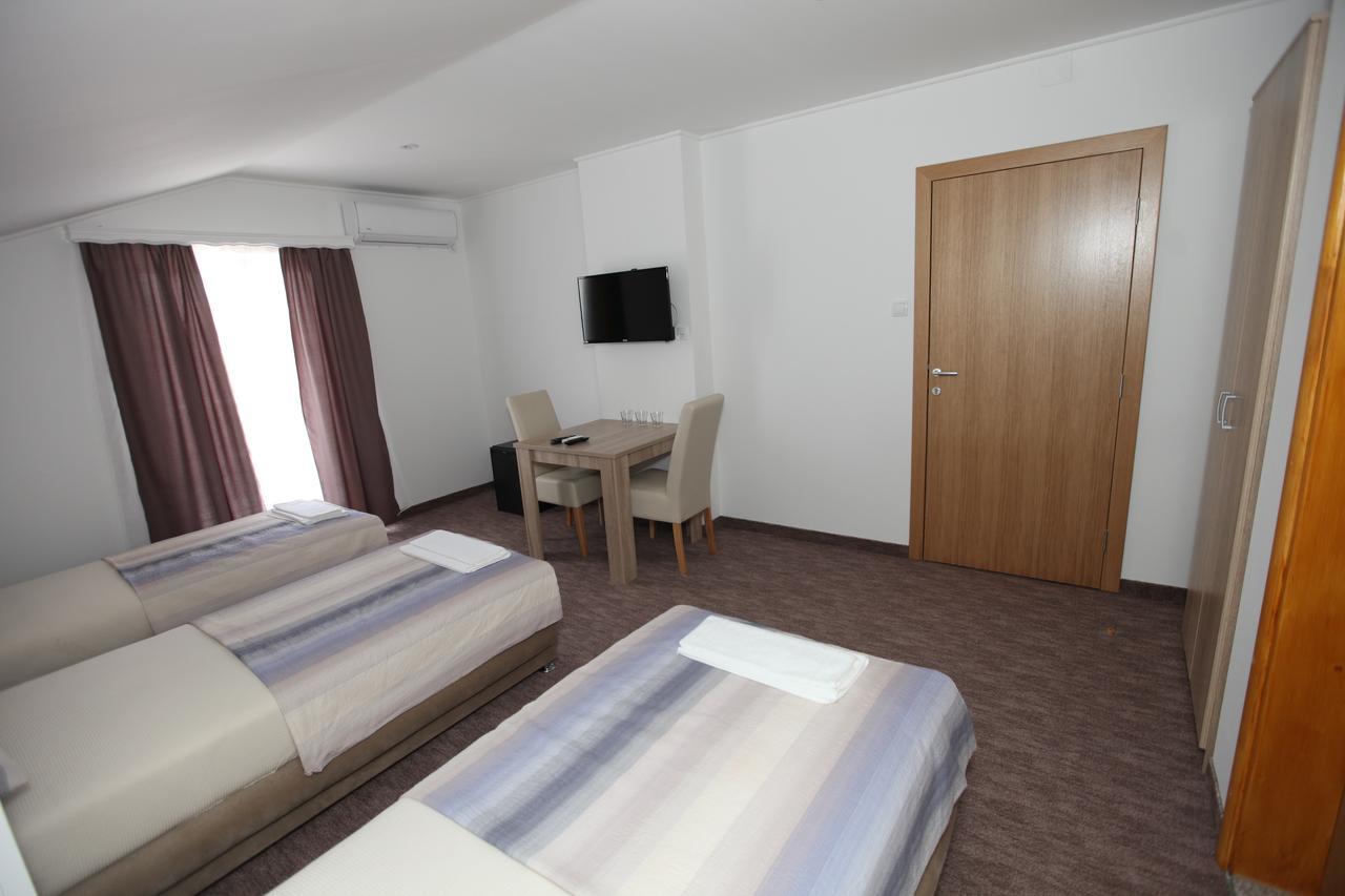 Ninkovic Otel Trebin Dış mekan fotoğraf