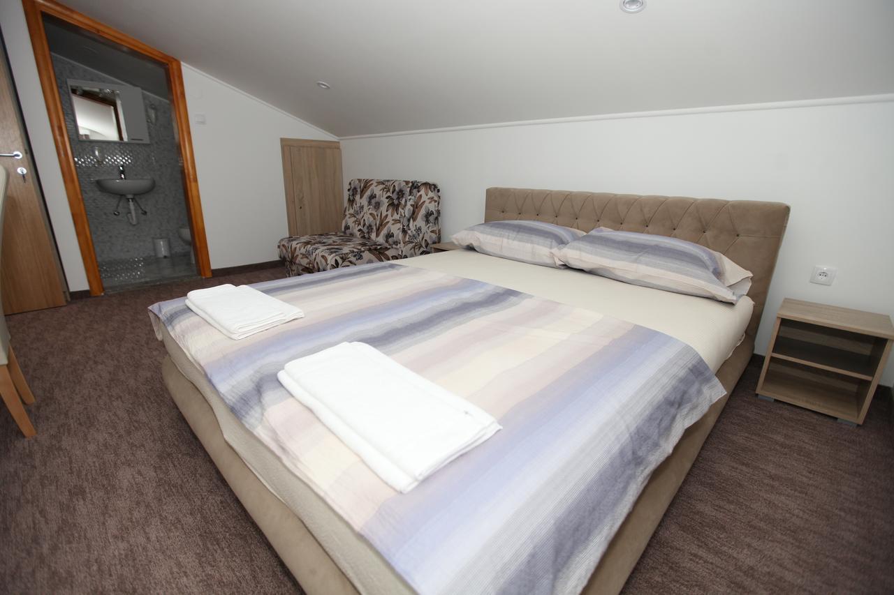 Ninkovic Otel Trebin Dış mekan fotoğraf