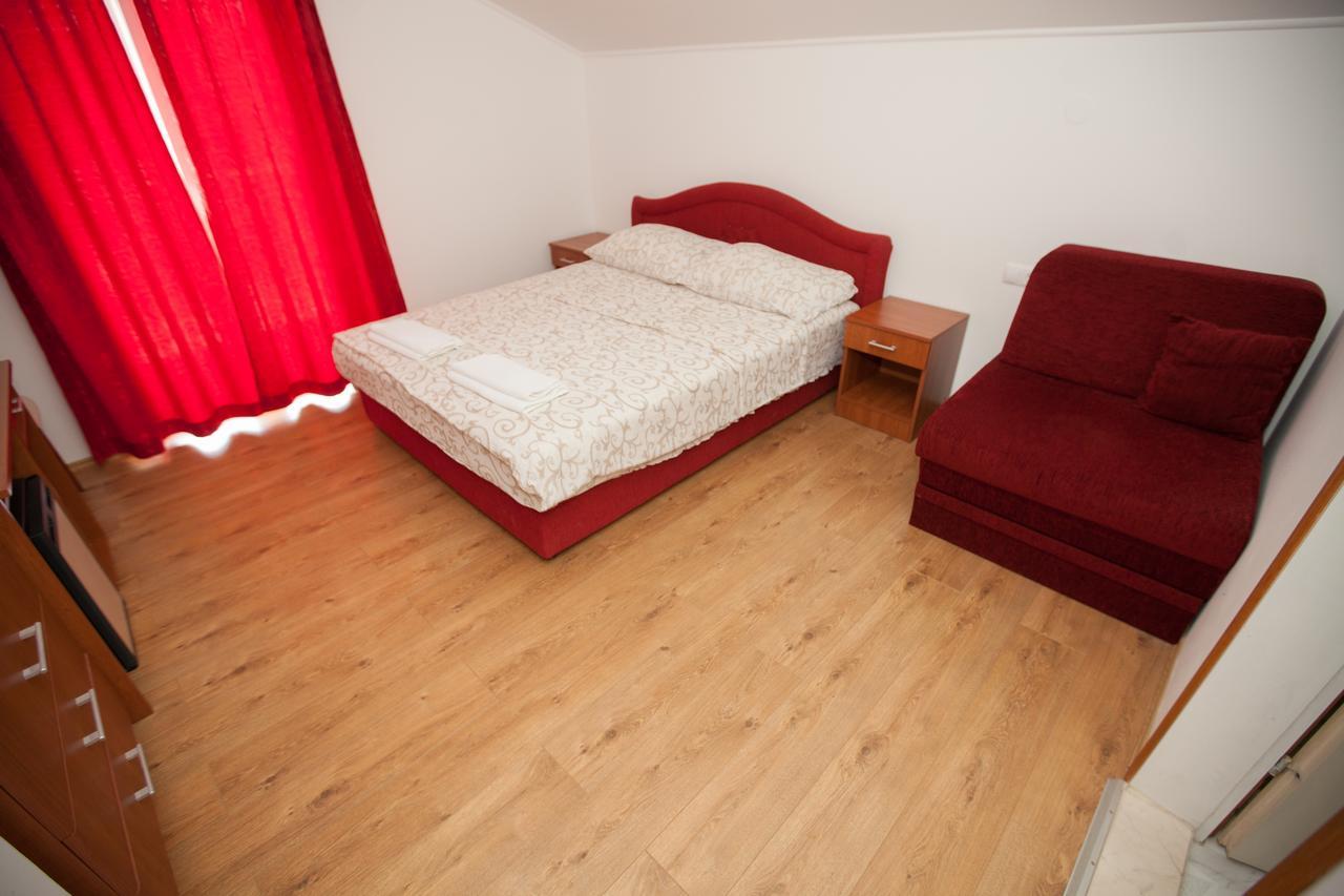 Ninkovic Otel Trebin Dış mekan fotoğraf