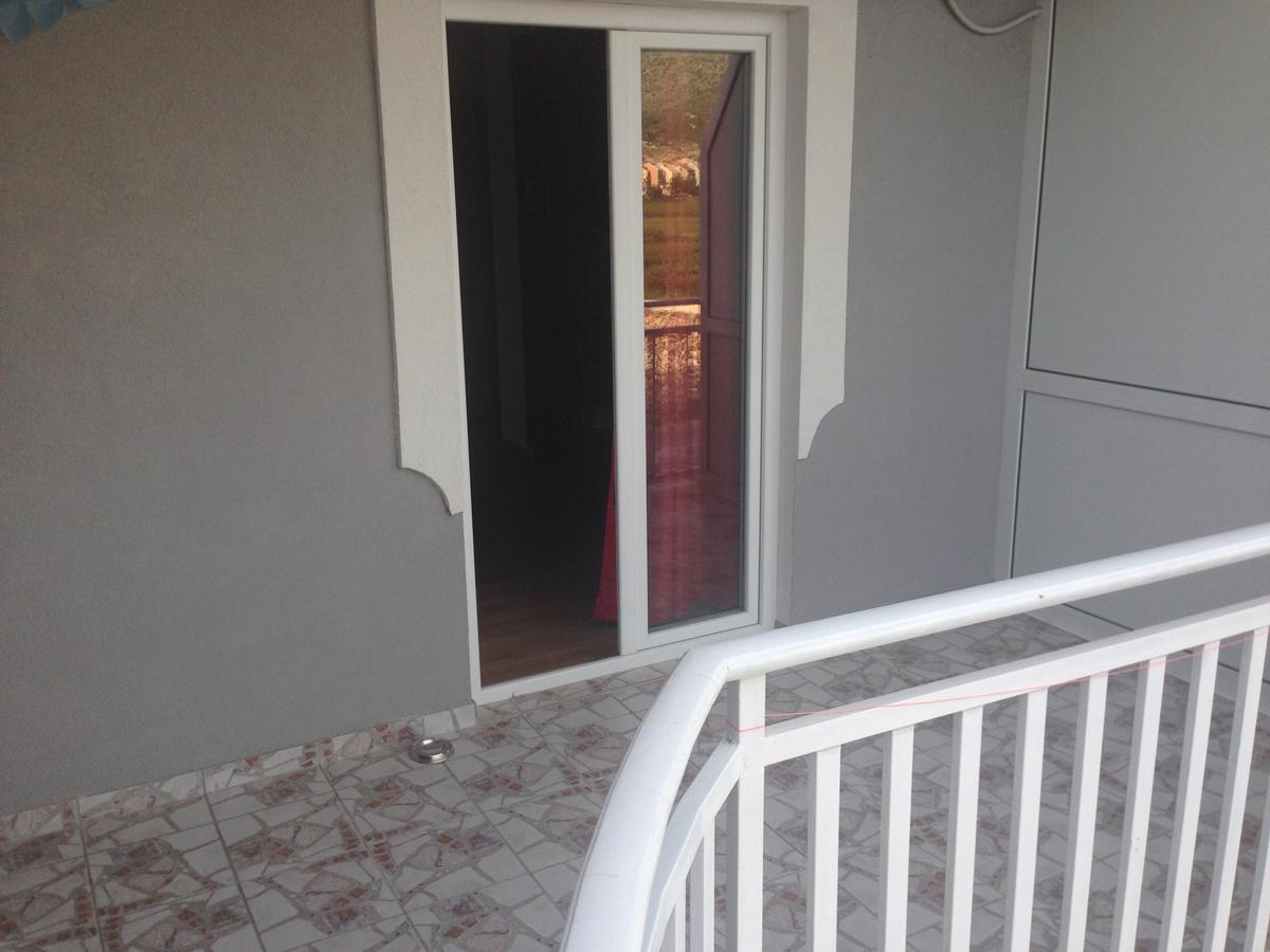Ninkovic Otel Trebin Dış mekan fotoğraf