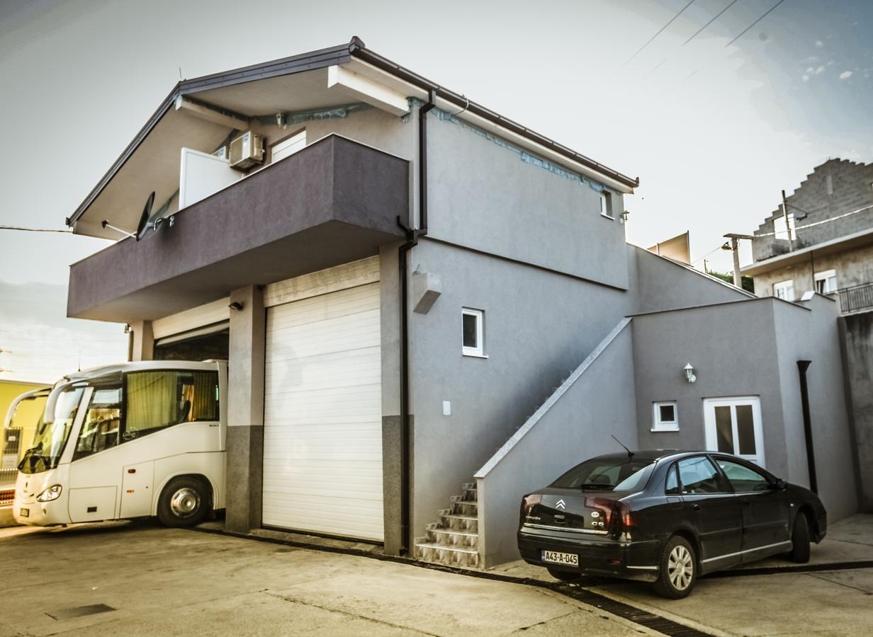 Ninkovic Otel Trebin Dış mekan fotoğraf