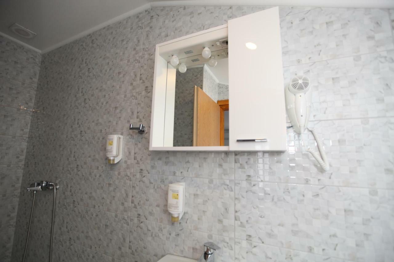 Ninkovic Otel Trebin Dış mekan fotoğraf